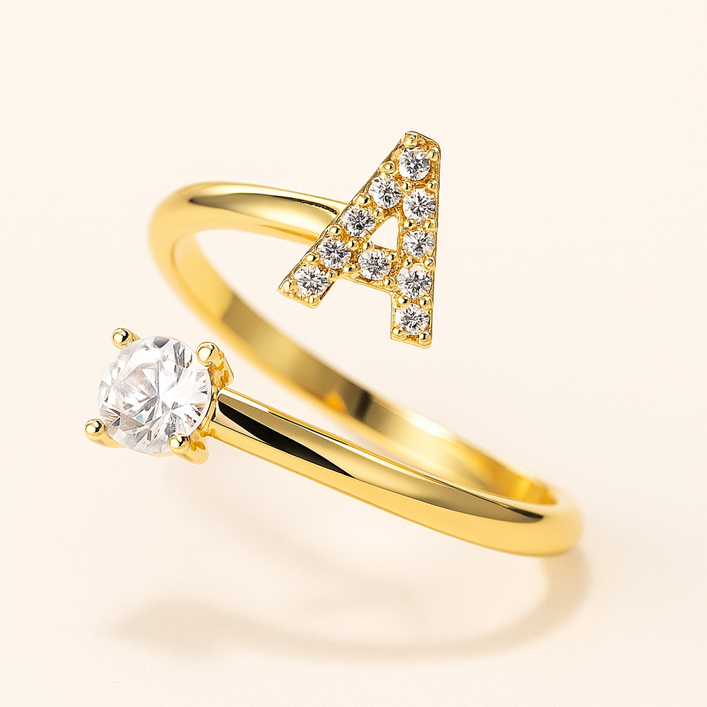 Anillo de cristal con letra personalizada