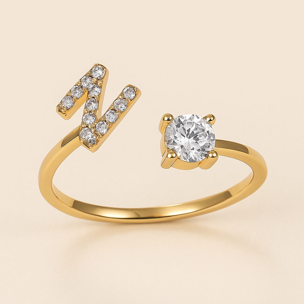 Anillo de cristal con letra personalizada