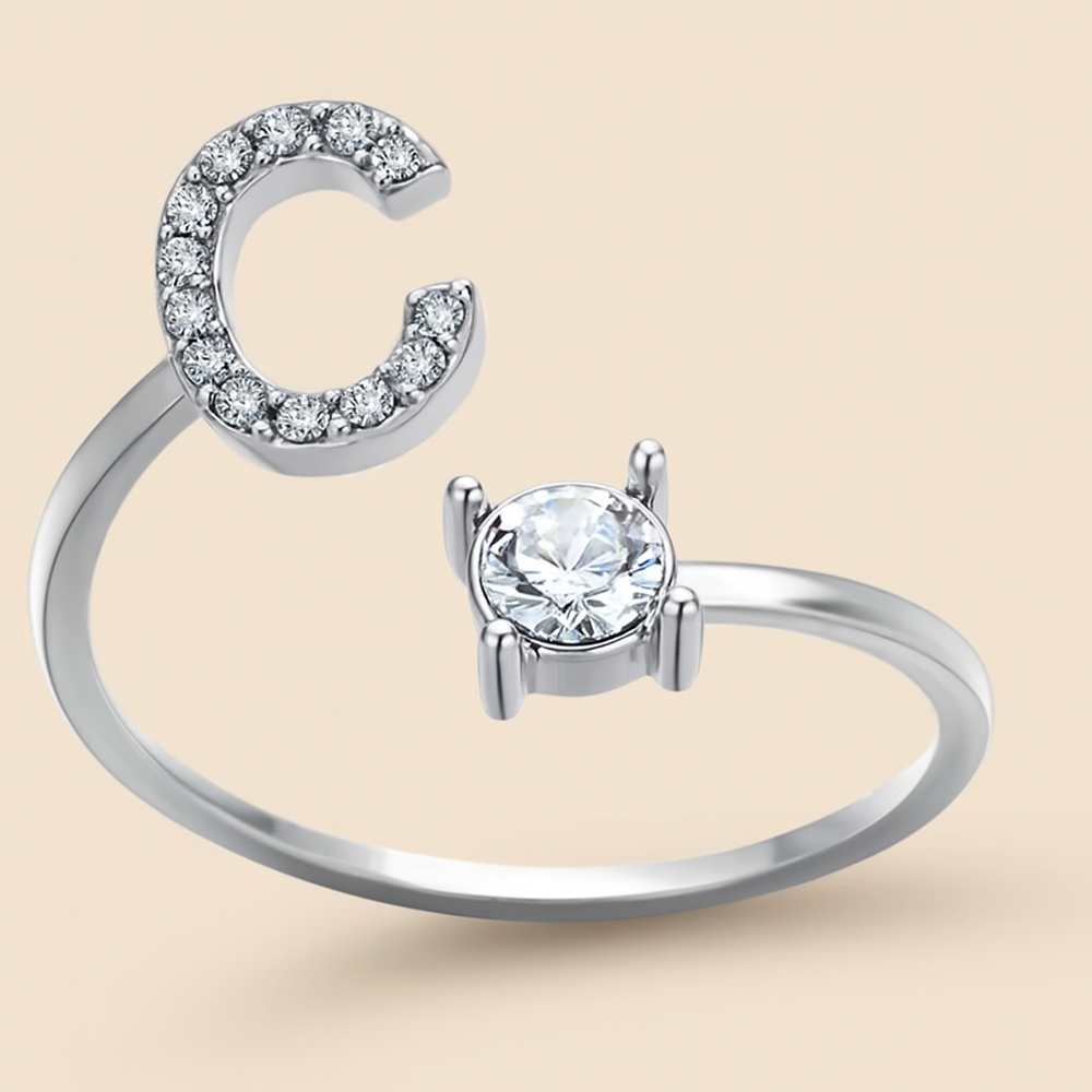 Anillo de cristal con letra personalizada