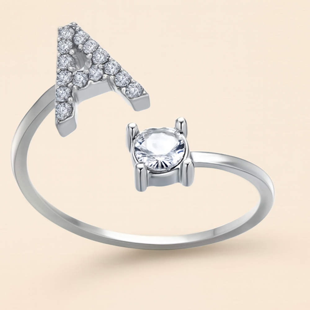 Anillo de cristal con letra personalizada