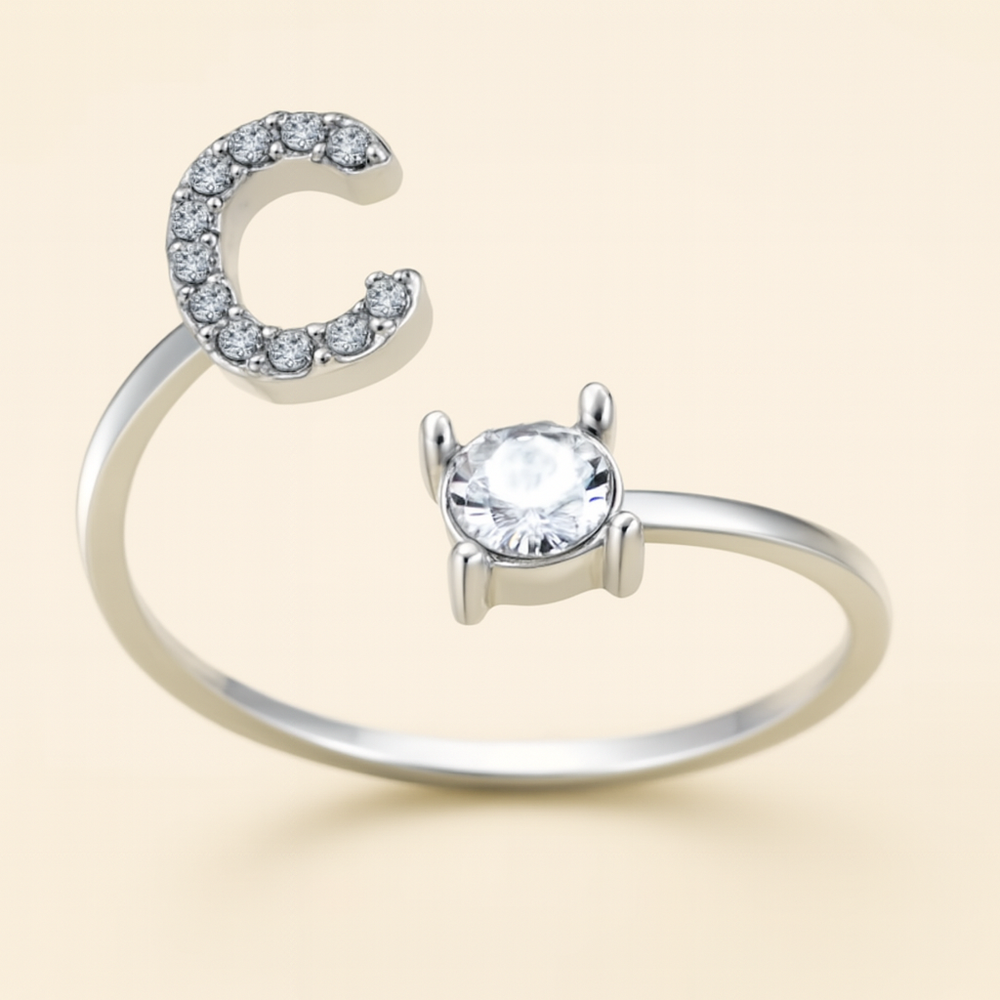 Anillo de cristal con letra personalizada