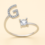 Anillo de cristal con letra personalizada