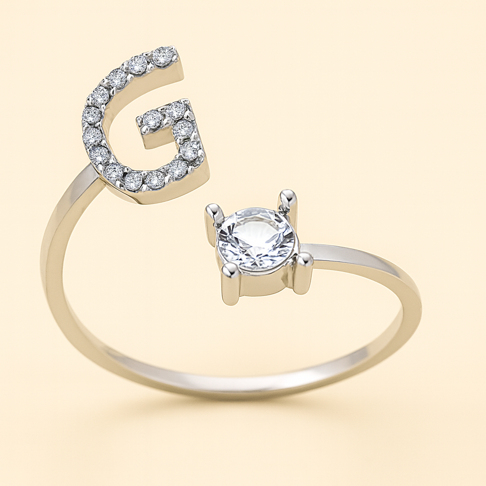 Anillo de cristal con letra personalizada