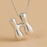 Collar personalizado con inicial de letra de burbuja