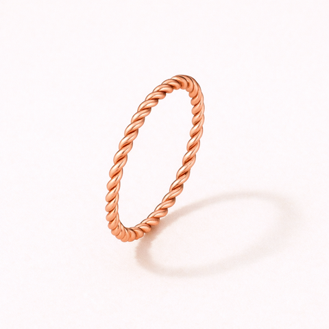 Anillo minimalista de cuerda retorcida
