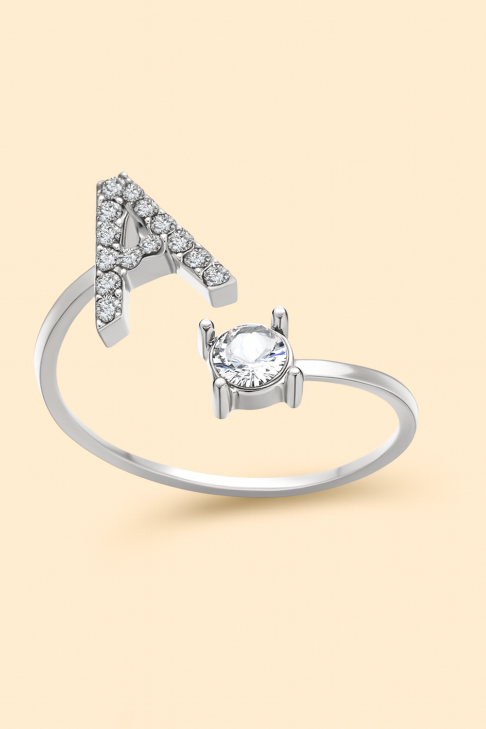 Anillo de cristal con letra personalizada