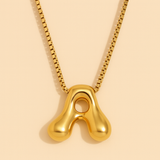 Collar personalizado con inicial de letra de burbuja