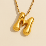 Collar personalizado con inicial de letra de burbuja