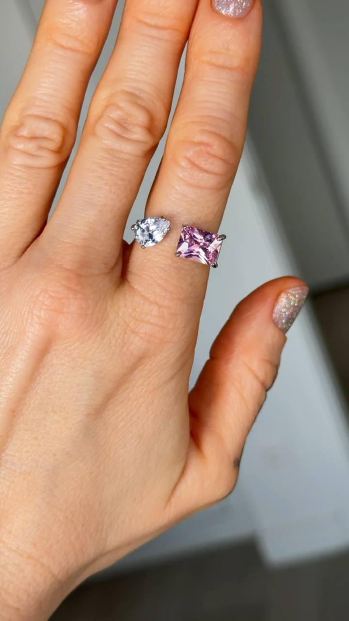 Anillo de Zirconio en Forma de Gota de Agua Elegante