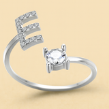 Anillo de cristal con letra personalizada