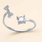 Anillo de cristal con letra personalizada