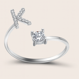 Anillo de cristal con letra personalizada