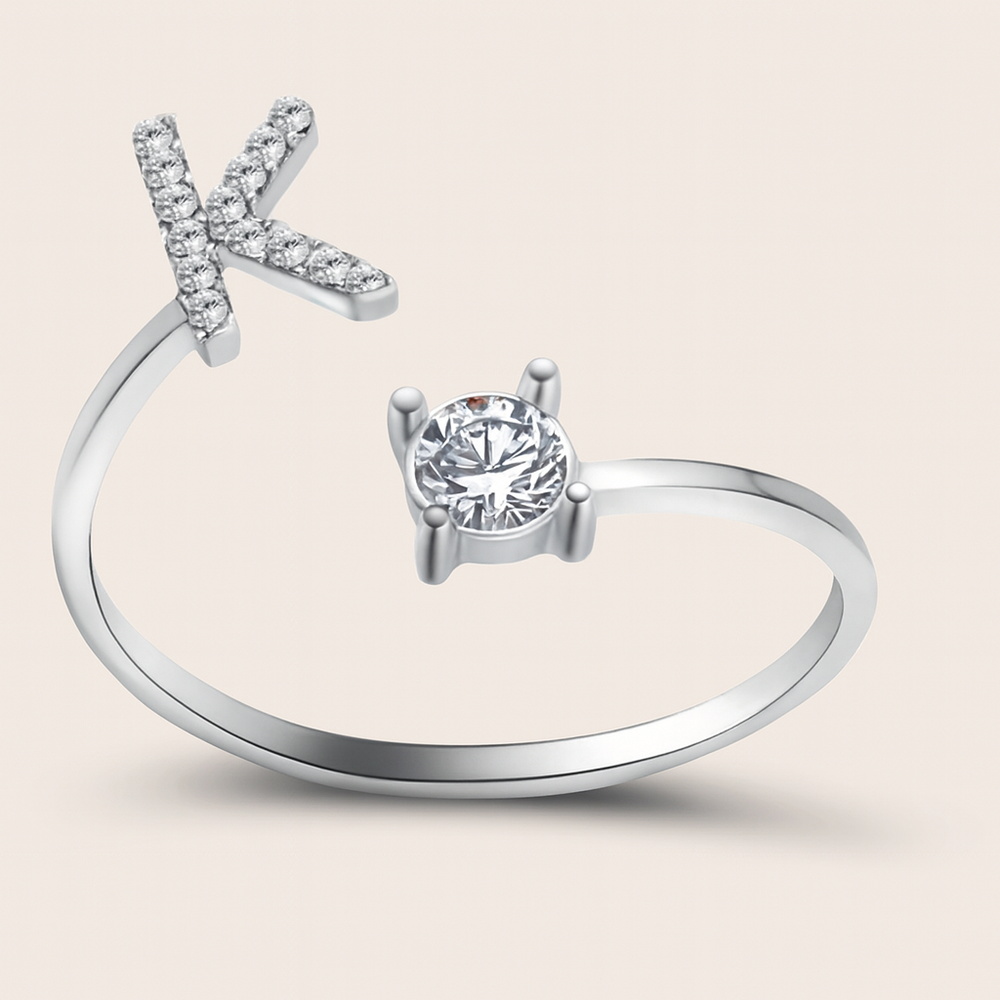 Anillo de cristal con letra personalizada