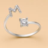 Anillo de cristal con letra personalizada