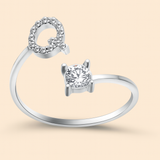 Anillo de cristal con letra personalizada