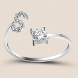 Anillo de cristal con letra personalizada