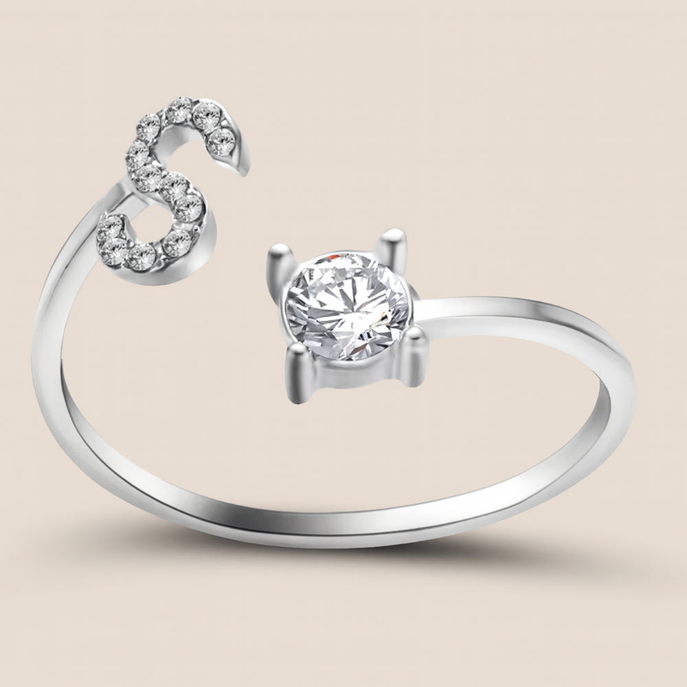 Anillo de cristal con letra personalizada